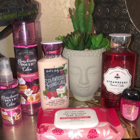 Bath & Body Works Other - Bath and Bodyworks strawberry Pound signature collection